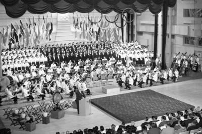合唱付きで五輪賛歌が復活演奏されたIOC総会の開会式＝東京都千代田区で1958年5月14日撮影