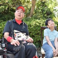 第3回締約国会議出席を前に抱負を語る水俣病の胎児性患者の松永幸一郎さん（左）。右は第1回に出席した胎児性患者の坂本しのぶさん＝熊本県水俣市で2019年10月10日午後1時4分、田鍋公也撮影