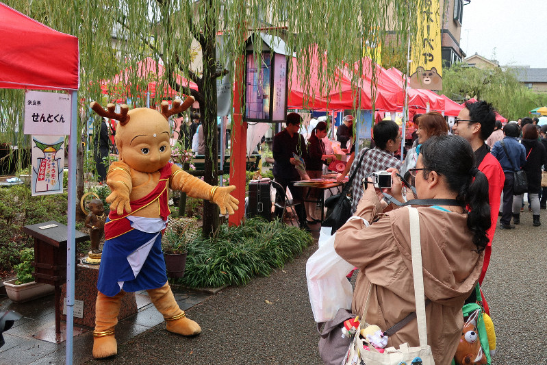 ひこにゃん 生地 滋賀 彦根で ご当地キャラ博 開幕 写真特集2 5 毎日新聞