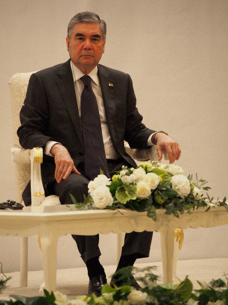 トルクメニスタン大統領講演「開かれた国」アピール なお独裁