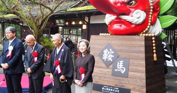 伝説の2代目「大天狗」、鞍馬駅前に登場 京都精華大マンガ学科の学生が
