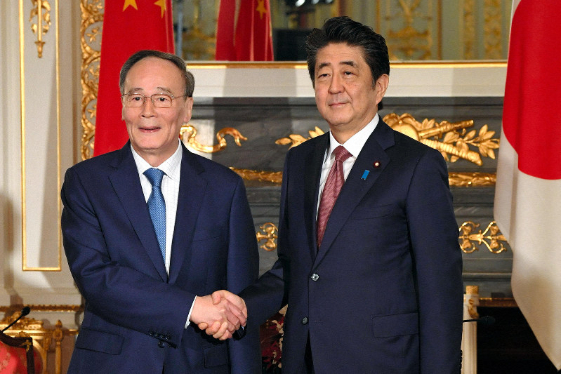 習主席国賓訪日向け協力 首相、中国・王副主席と会談 香港憂慮伝える