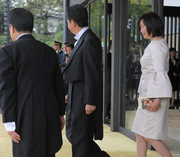 ドレスコード違反? 「違和感」招いた安倍昭恵氏の即位礼の衣装