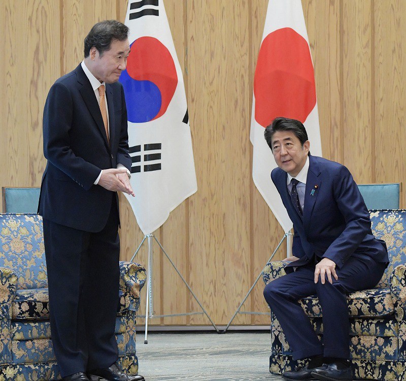 日韓問題：安倍首相、韓国首相と会談 大統領親書受け取り [写真特集1/5