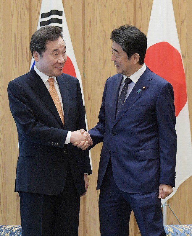 日韓問題：安倍首相、韓国首相と会談 大統領親書受け取り [写真特集1/5