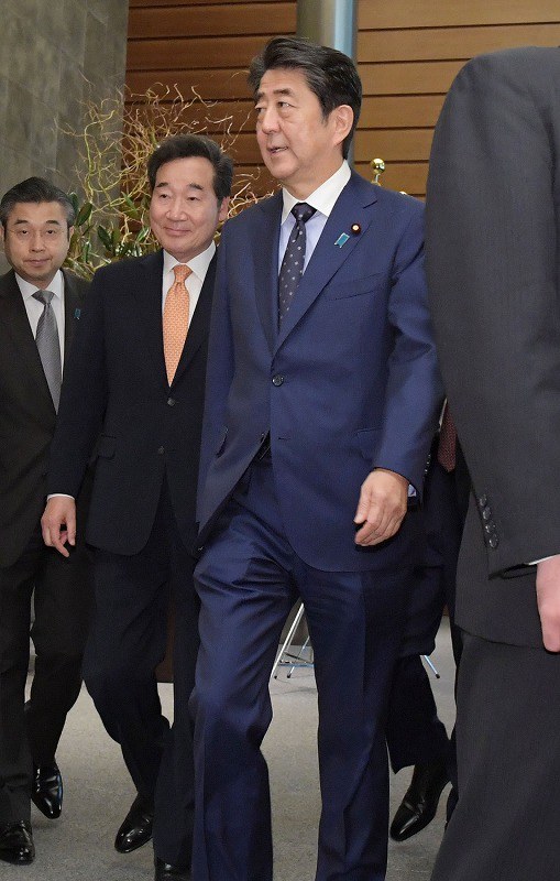 日韓問題：安倍首相、韓国首相と会談 大統領親書受け取り [写真特集1/5