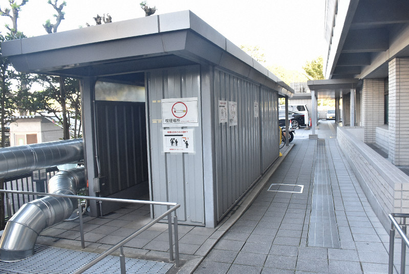 奈良県分庁舎の喫煙所=奈良市の県分庁舎で2019年10月9日午後2時58分、小宅洋介撮影