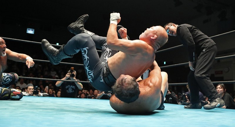 プロレス：ヒロ斉藤40年 藤波にセントーン決め、武藤、蝶野が3カウント