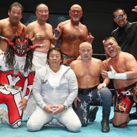 プロレス：ヒロ斉藤40年 藤波にセントーン決め、武藤、蝶野が3カウント