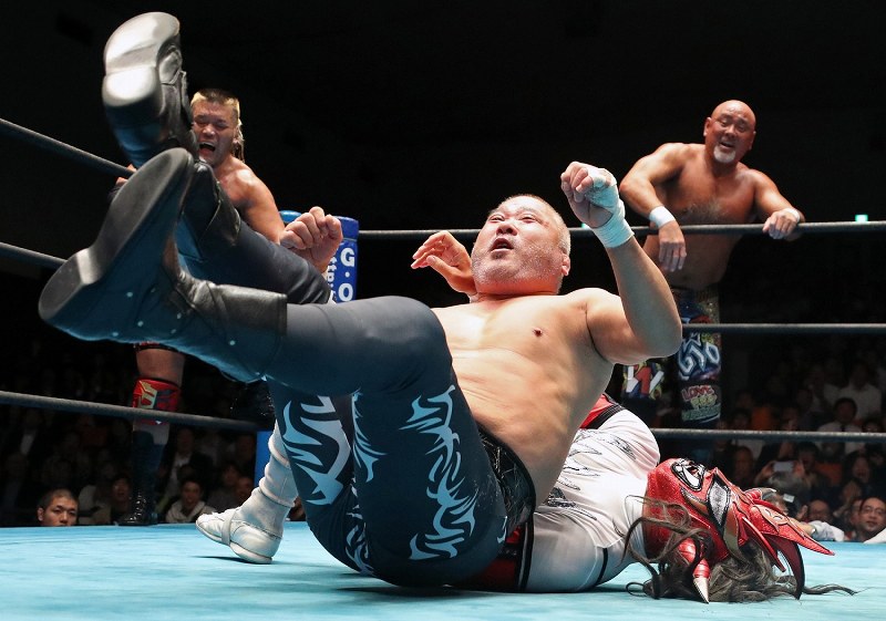 プロレス：ヒロ斉藤40年 藤波にセントーン決め、武藤、蝶野が3カウント