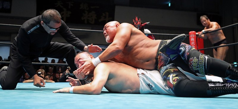 プロレス：ヒロ斉藤40年 藤波にセントーン決め、武藤、蝶野が3カウント