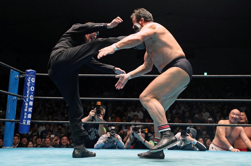 プロレス：ヒロ斉藤40年 藤波にセントーン決め、武藤、蝶野が3カウント
