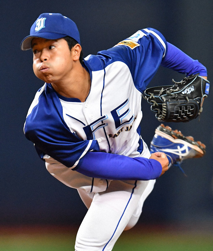 【JFE東日本-日本製鉄室蘭シャークス】力投するJFE東日本の先発・本田=京セラドーム大阪で2019年10月25日、猪飼健史撮影