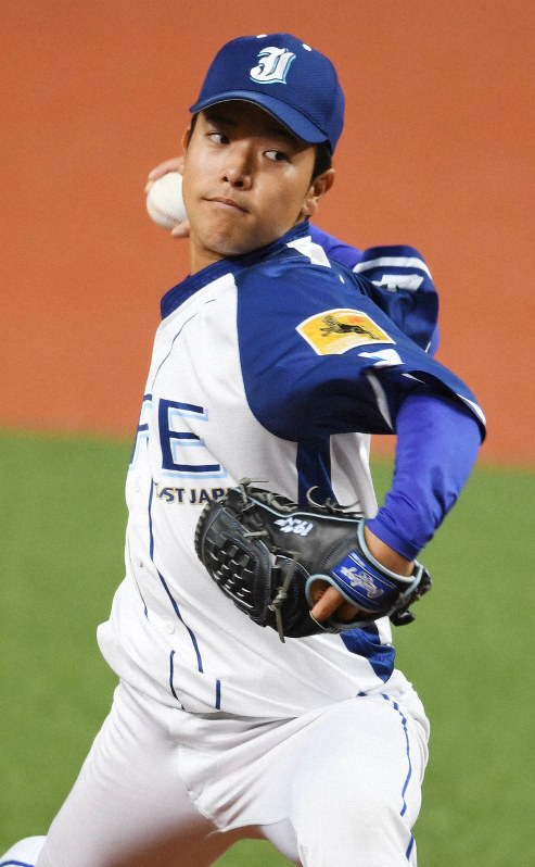【JFE東日本-日本製鉄室蘭シャークス】力投するJFE東日本の先発・本田=京セラドーム大阪で2019年10月25日、北村隆夫撮影
