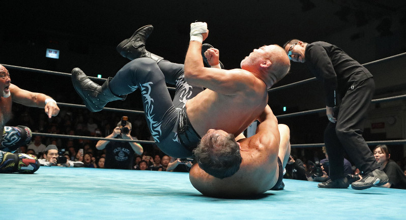 ヒロ斉藤40年 藤波にセントーン決め 武藤 蝶野が3カウント 毎日新聞 ヒロ斉藤40年 藤波にセントーン決め 武藤 蝶野が3カウント 毎日新聞