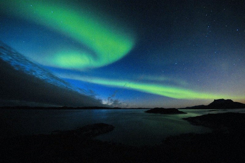 グリーンランドの夜空を彩るオーロラ=グリーンランド南西部ヌークで2019年9月19日、賀有勇撮影