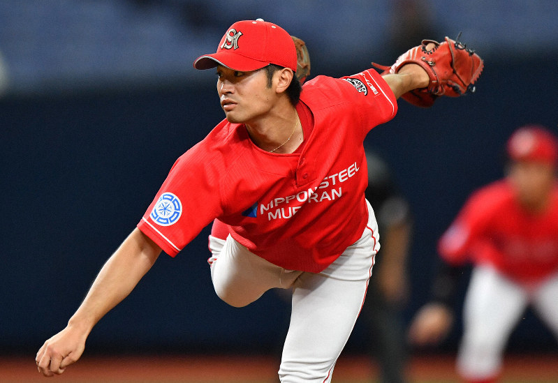 【JFE東日本-日本製鉄室蘭シャークス】力投する日本製鉄室蘭シャークスの2番手・鈴木=京セラドーム大阪で2019年10月25日、猪飼健史撮影