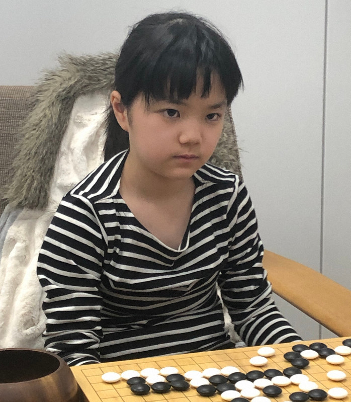 女流立葵杯予選1回戦で勝利した仲邑菫初段=大阪市中央区の関西棋院で2019年10月28日、新土居仁昌撮影