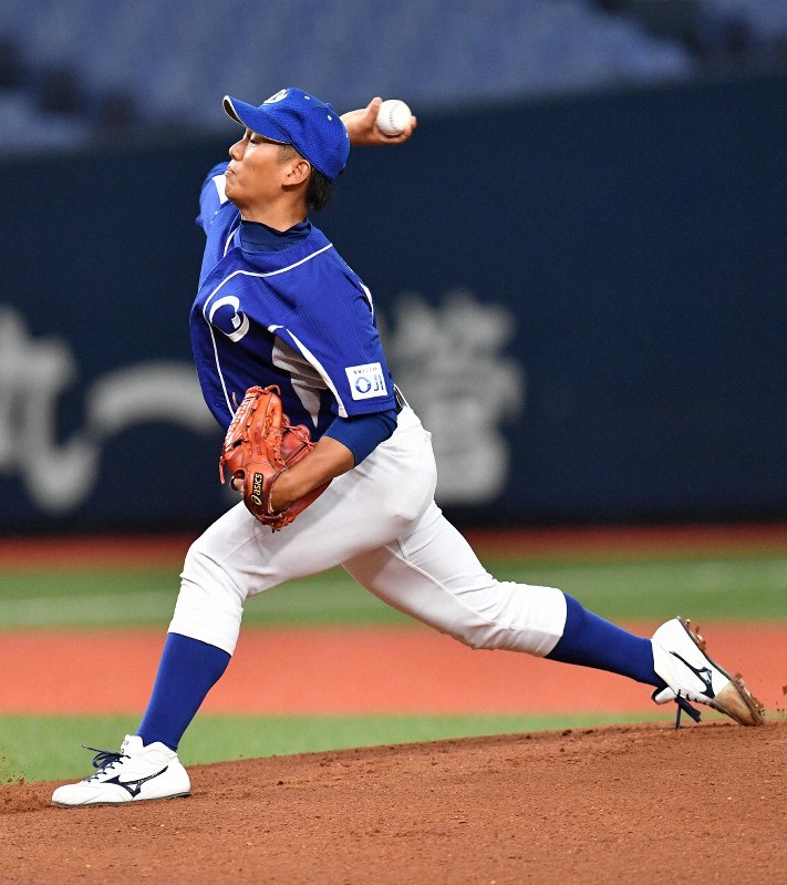 【東芝-王子】力投する王子の先発・近藤=京セラドーム大阪で2019年10月28日、山田尚弘撮影
