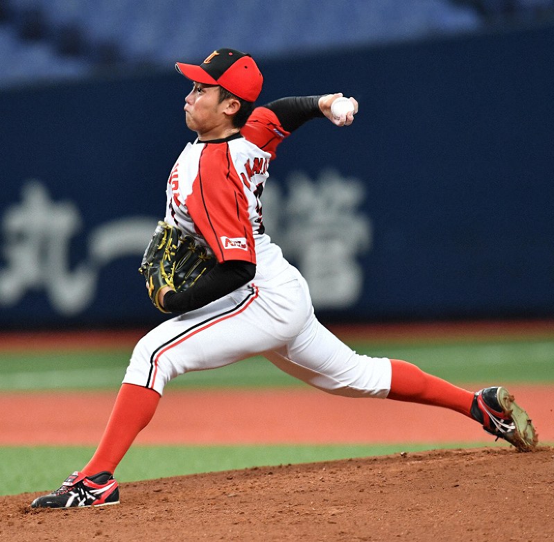 【東芝-王子】力投する東芝の先発・岡野=京セラドーム大阪で2019年10月28日、山田尚弘撮影