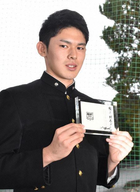 ロッテがドラ1佐々木指名あいさつ 井口監督「やっぱり大きいな