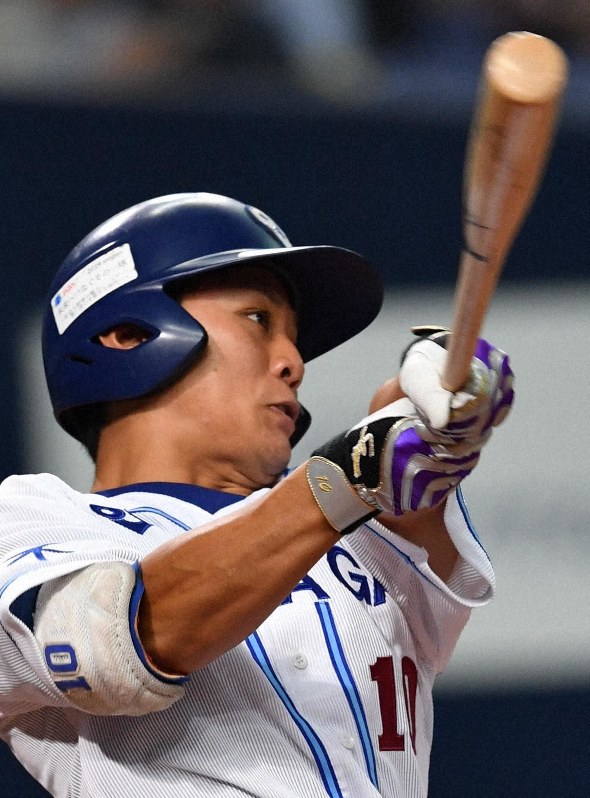 【大阪ガス-JFE東日本】九回表大阪ガス無死、古川が右越え本塁打を放つ=京セラドーム大阪で2019年10月30日午後9時2分、山田尚弘撮影