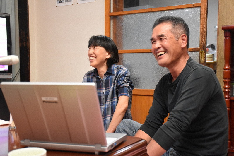 中村記者がゆく いつか見たい満面の笑み 遠藤章さん親族たちとノーベル賞発表見守る 秋田 毎日新聞