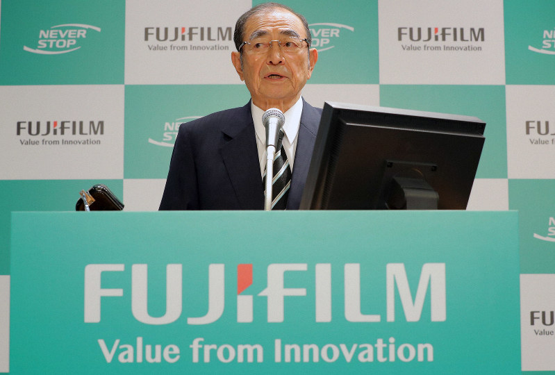 記者会見に臨む富士フイルムの古森重隆会長=東京都千代田区で2019年11月5日、宮武祐希撮影