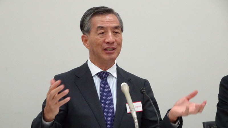 スルガ銀行への出資の狙いを説明する野島広司・ノジマ社長=東京都中央区の東京証券取引所で2019年10月31日、今沢真撮影