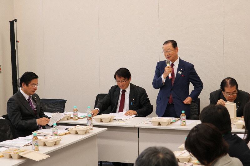 6日にあった「ベジタリアン/ヴィーガン関連制度推進のための議員連盟」の設立総会=国会内で