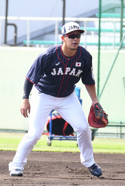 浅村栄斗選手 20周年記念ユニフォーム ダッグバッグチャーム 缶バッジ ザ・クラッチ」浅村 移籍の今季は自己最多33本塁打 プレミア12で頂点も