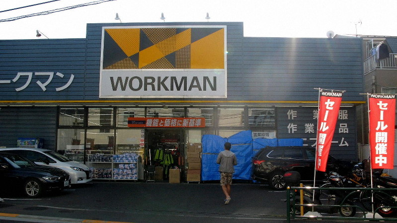 幅広い客層が訪れるワークマンの店舗