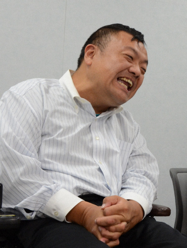 航空機の搭乗拒否問題について記者会見する大久保健一さん=大阪市北区で2019年11月11日午前10時24分、戸上文恵撮影