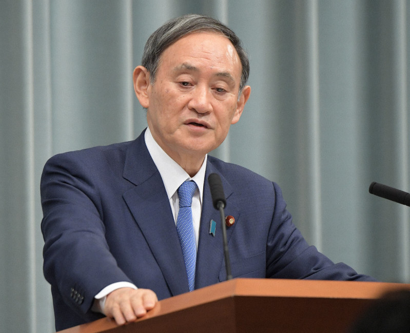 記者会見で「桜を見る会」について質問に答える菅義偉官房長官=首相官邸で2019年11月13日午前11時38分、川田雅浩撮影
