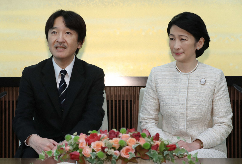 53歳の誕生日を前に記者会見をされる秋篠宮さまと紀子さま=東京都港区の秋篠宮邸で2018年11月22日、代表撮影