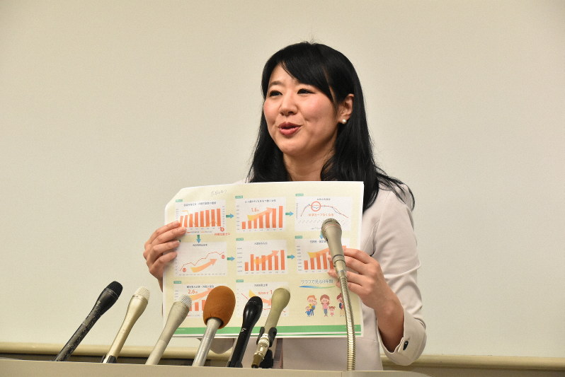 市長選への不出馬と政界引退を表明し、2期8年を振り返る大津市の越直美市長=大津市におの浜1のピアザ淡海で2019年11月14日午後3時40分、成松秋穂撮影