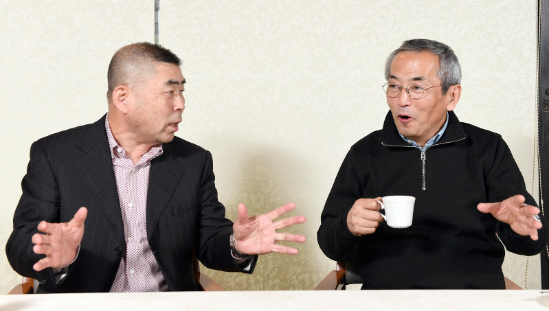対談する桂南光さんと料理研究家の土井善晴さん(右)=東京都千代田区で2019年10月29日、宮本明登撮影