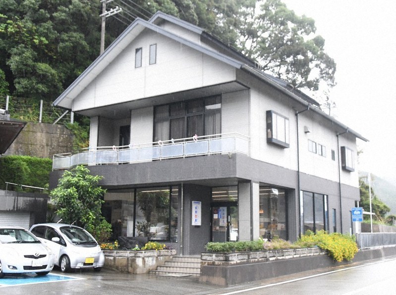 200年以上の歴史がある駒場工務店の本店社屋=日高町高津尾で、目野創撮影