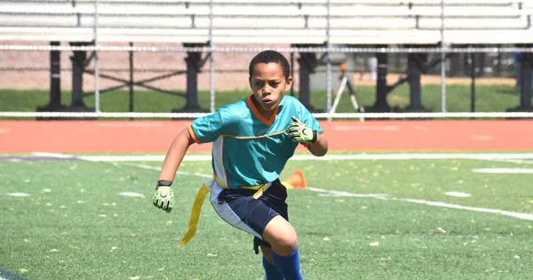 ａｚｒｅｎａ アメリカで急成長 元nfl選手も参加 タックル禁止 のアメフト 毎日新聞