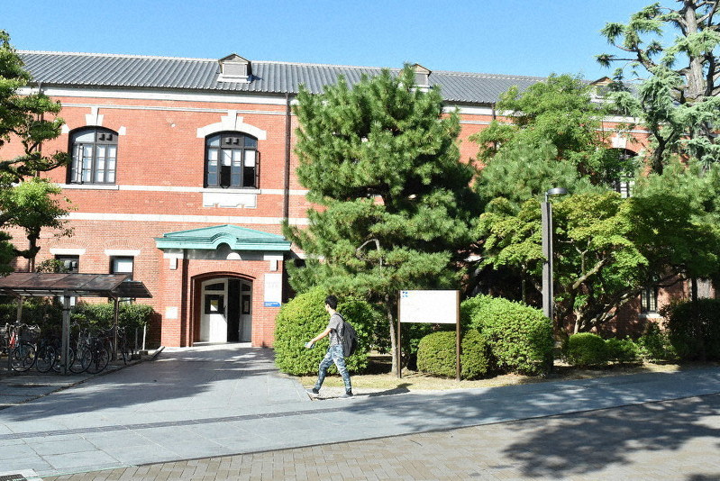 「ノーベル賞の館」と呼ばれる京都大の旧石油化学教室本館。湯川秀樹さんや福井謙一さんもここで学んだ=京都市左京区で、菅沼舞撮影