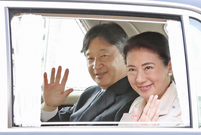 新天皇陛下即位　令和元年5月1日　朝刊　特別夕刊　号外　地方新聞　京都　北國 新天皇陛下即位 令和元年5月1日 朝刊 特別夕刊 号外