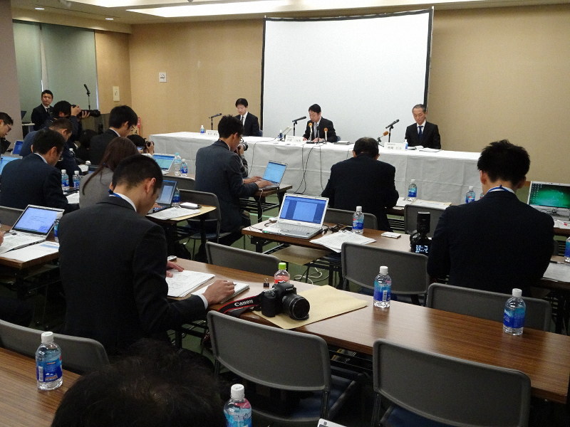 9月中間決算を発表したスルガ銀行の記者会見