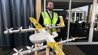 ウイング社のドローンは主翼を備え、高速で水平飛行できるのが特徴だ=米南部バージニア州クリスチャンズバーグで１１月７日、中井正裕撮影