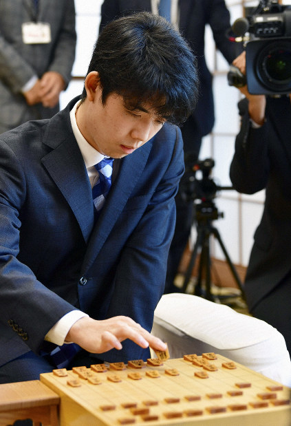 第69期王将戦リーグ特選譜：「痛恨の一手」 藤井七段、最年少