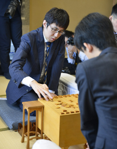 第69期王将戦リーグ特選譜：「痛恨の一手」 藤井七段、最年少