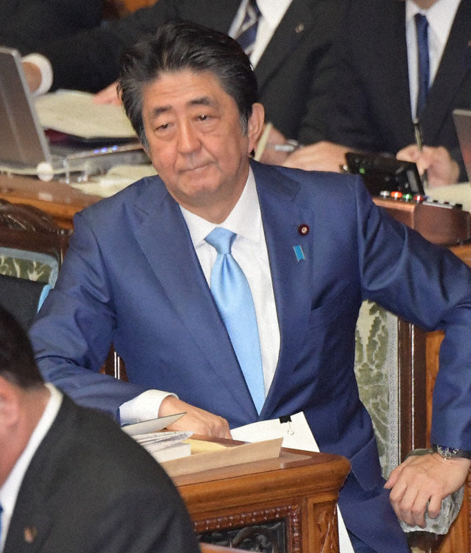 参院本会議で答弁に臨む安倍晋三首相=国会内で20日、川田雅浩撮影
