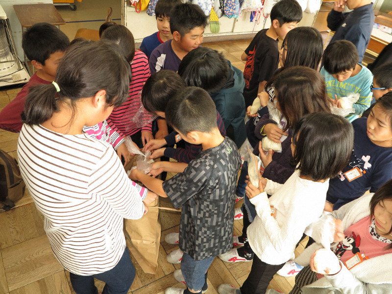 我が家のコメが救う命 マリ共和国食料支援 小中学校で準備 山梨 毎日新聞