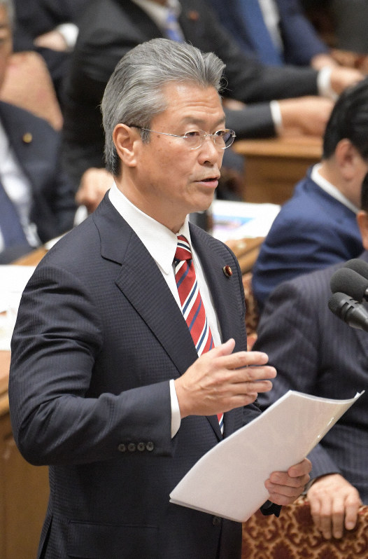 衆院予算委員会で質問する馬淵澄夫氏=国会内で2019年10月10日午後4時5分、川田雅浩撮影