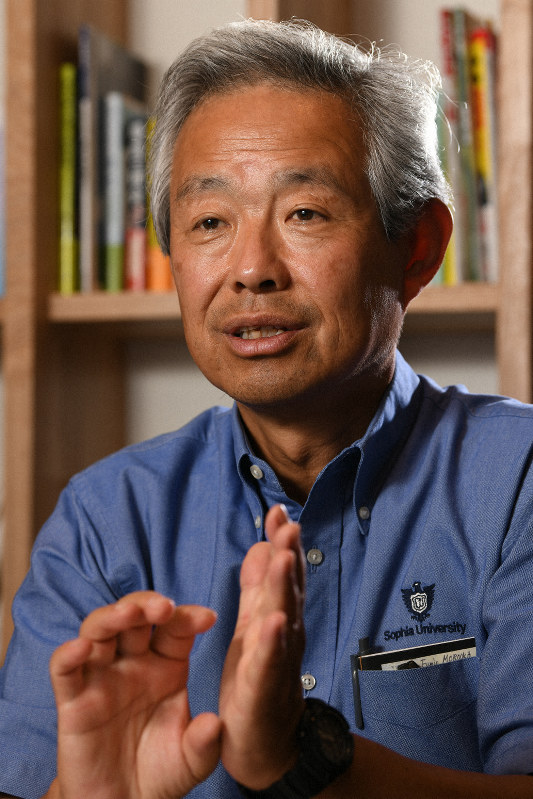 2020年東京パラリンピックの公式記録映画の製作についてインタビューに答える師岡文男・上智大名誉教授=東京都千代田区で2019年9月6日、内藤絵美撮影