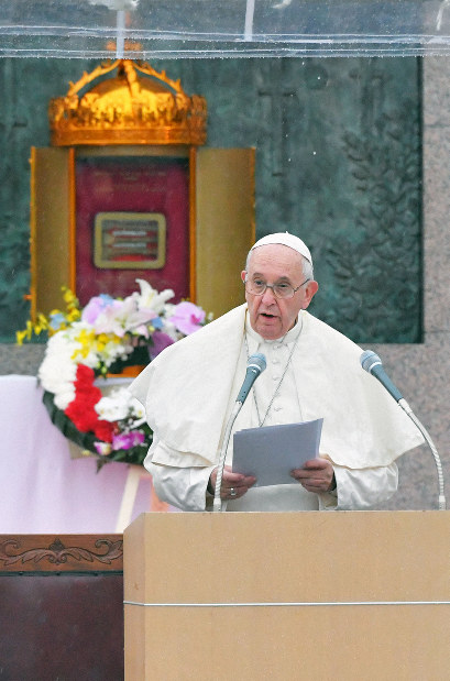 ローマ教皇、26聖人の殉教地で祈り 長崎・西坂公園 | 毎日新聞